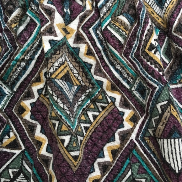 Forever 21 geometric design skirt. - Picture 3 of 4