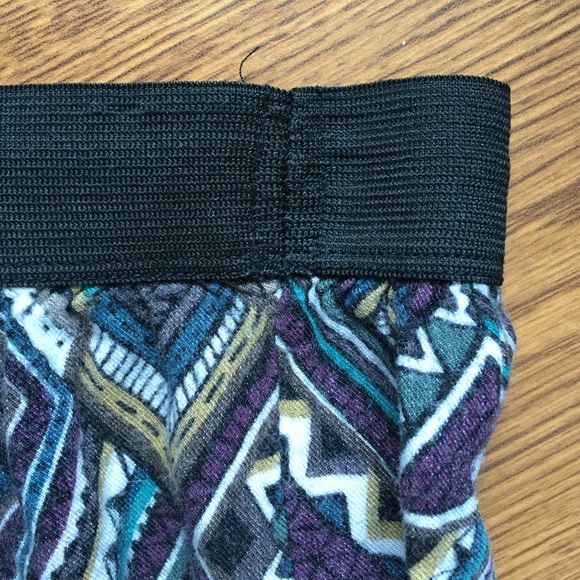 Forever 21 geometric design skirt. - Picture 4 of 4