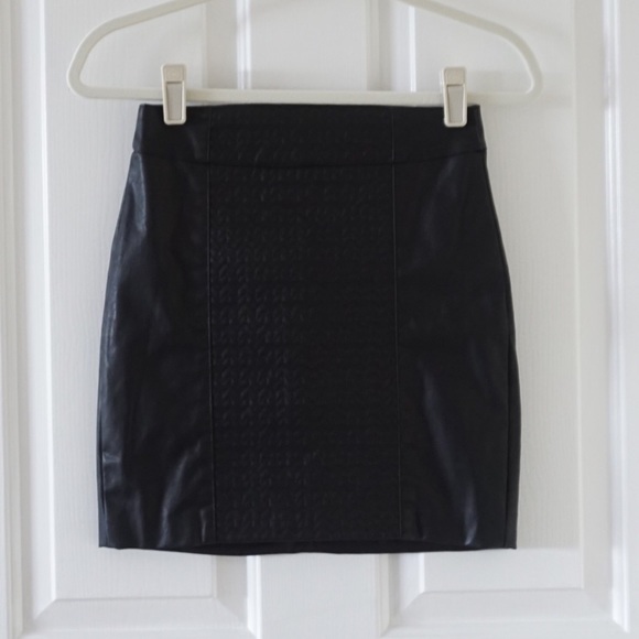 Zara faux leather skirt - Picture 2 of 4