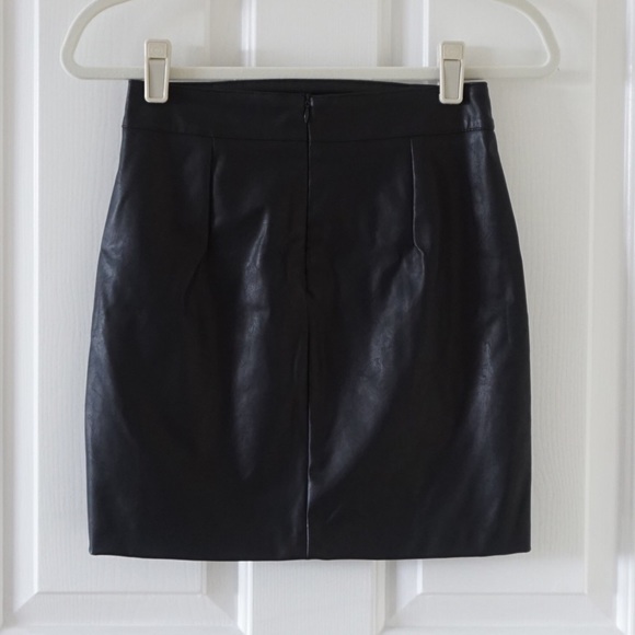 Zara faux leather skirt - Picture 3 of 4