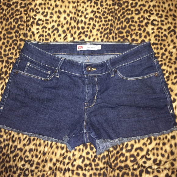 Levi's dark denim shorty shorts, size 11