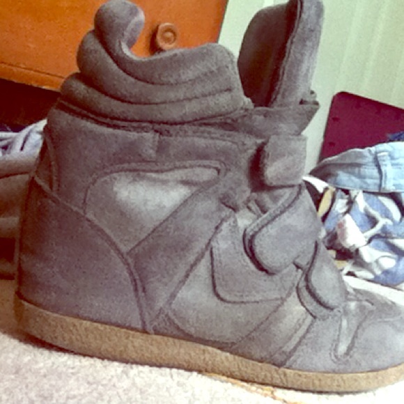 Tennis shoe wedges