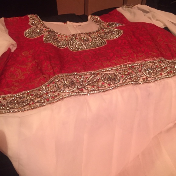White and red salwar kameez - Picture 4 of 9