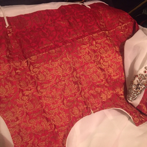 White and red salwar kameez - Picture 5 of 9