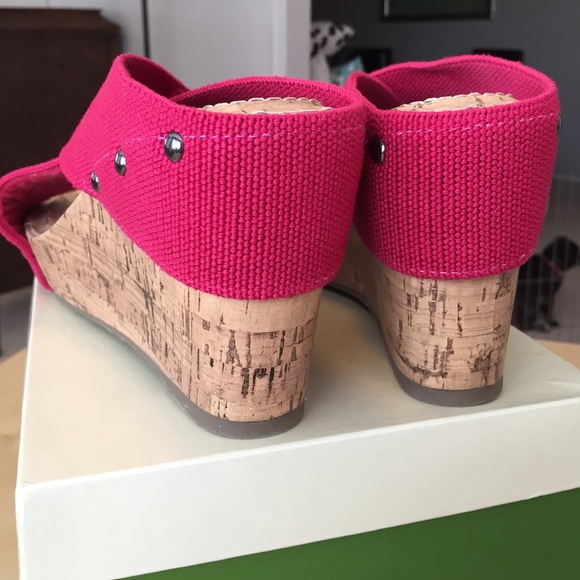 🚫SOLD IN BUNDLE🚫 Cute & comfy ESPRIT sandals - Picture 3 of 4