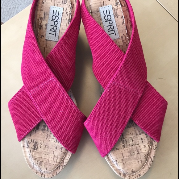 🚫SOLD IN BUNDLE🚫 Cute & comfy ESPRIT sandals - Picture 2 of 4