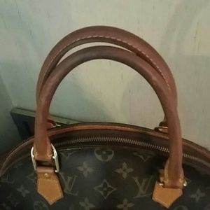 Louis Vuitton Ellipse Handbag