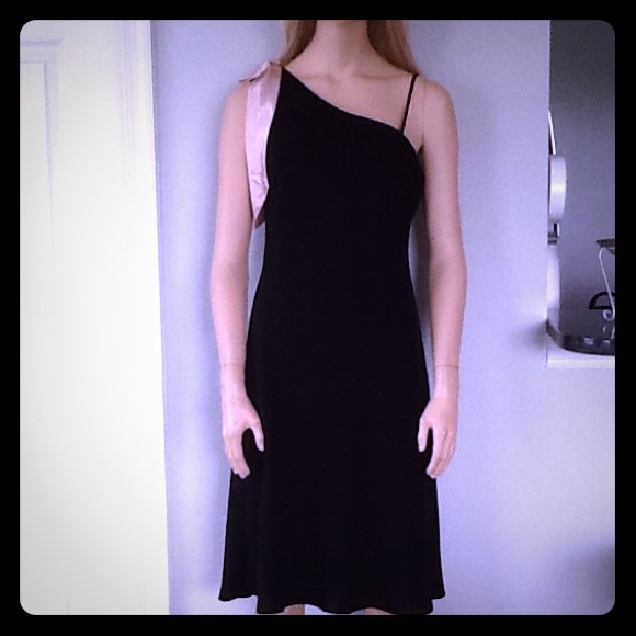 Pretty Black 1 Shoulder Champagne Satin Bow Dress