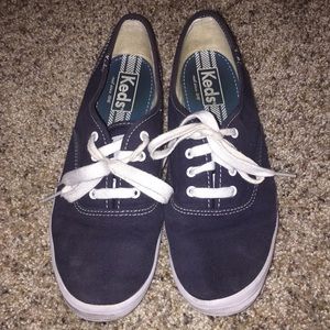 Navy blue keds
