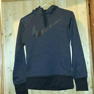 SOLD LOCALLY💕SALE*NIKE THERMA-FIT