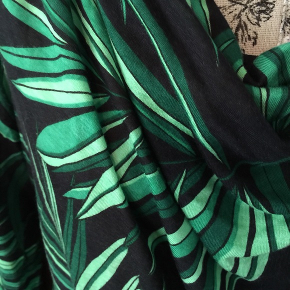 LONG SLEEVED TOP. 6-11-15 - Picture 3 of 4