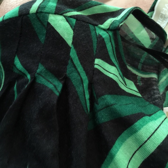 LONG SLEEVED TOP. 6-11-15 - Picture 4 of 4