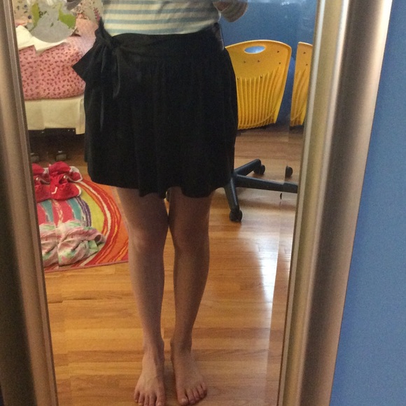 BCBG black flow skirt with side tie bow - Picture 2 of 3