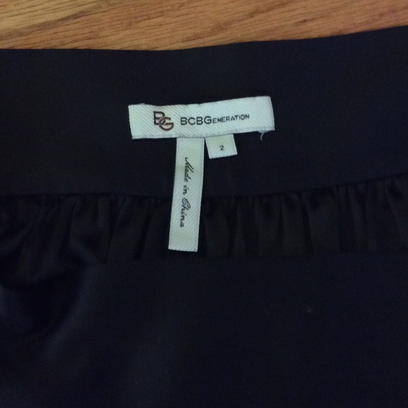 BCBG black flow skirt with side tie bow - Picture 3 of 3