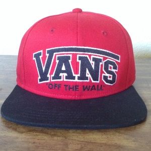 BRAND NEW !!!! Vans "Off The Wall"  SnapBack
