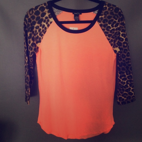 Rue 21 Top "NEW"