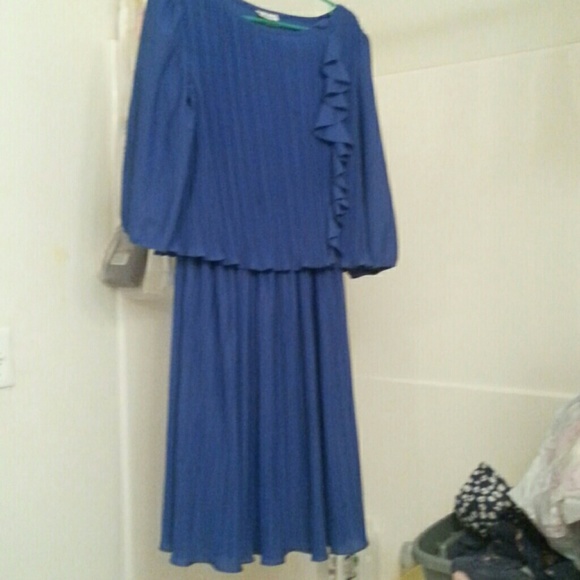 Dress - Picture 2 of 2