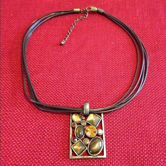 Amber toned gem necklace