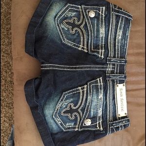 Size 28 rock revival shorts