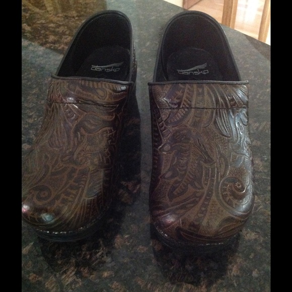 Dansko Shoes - Dansko brown leather clogs