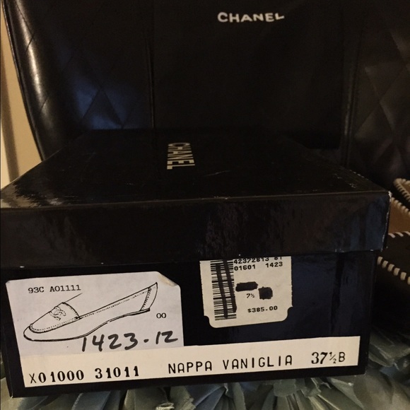 SOLD Chanel navy flats. 37.5 size 7.5 - Picture 2 of 3