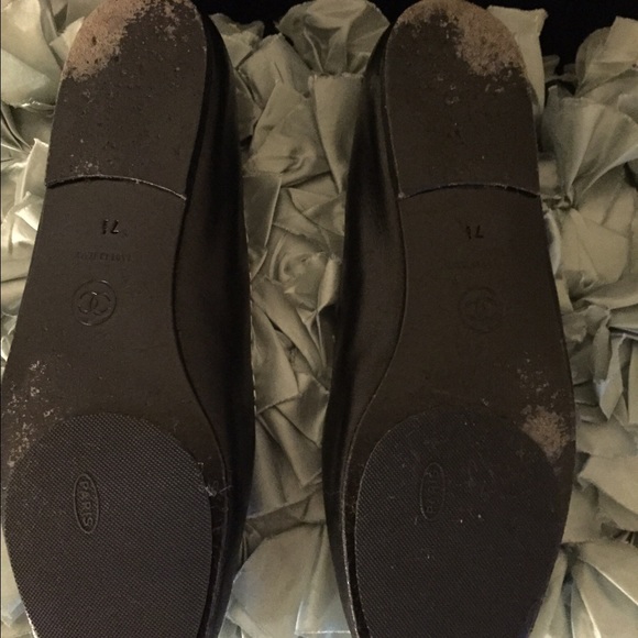 SOLD Chanel navy flats. 37.5 size 7.5 - Picture 3 of 3