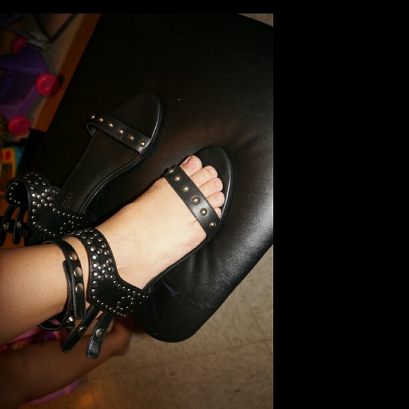 Shoes - Black sandal