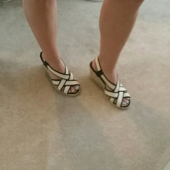 SOLD***Ralph Lauren wedge sandal - Picture 3 of 3