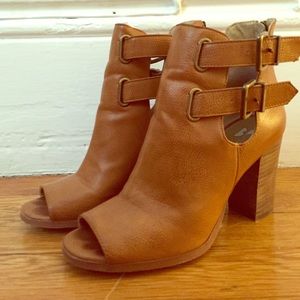 Brown leather chunky pumps
