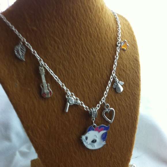Cute KITTY NECKLACE W CHARMS