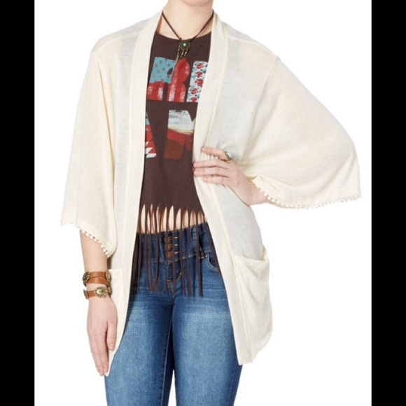 Crochet trim kimono