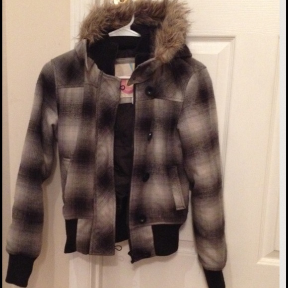 Coat - Picture 4 of 4