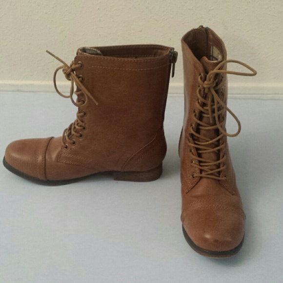 NWOT Lace up combat boots