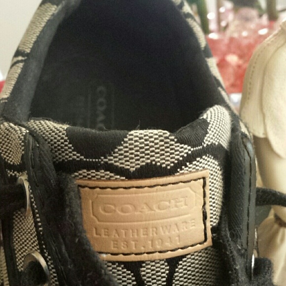 Coach authentic good condition. - Picture 4 of 4