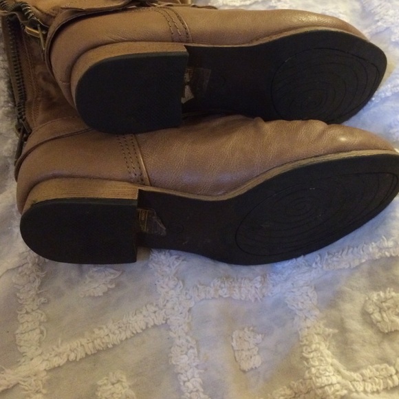 Boots🎀 - Picture 2 of 4