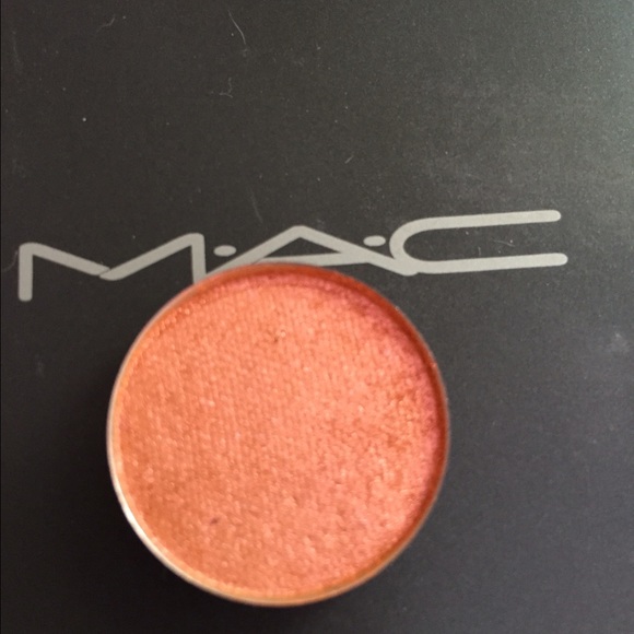 Pink bronze pressed pigment