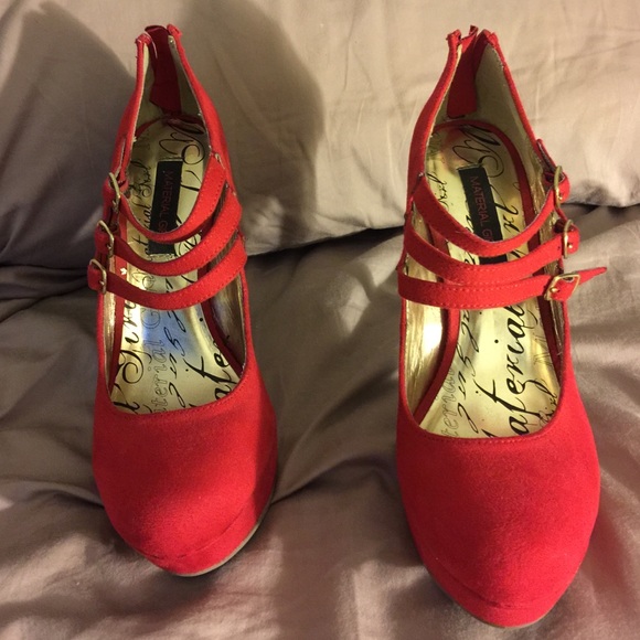 Red heels - Picture 2 of 3