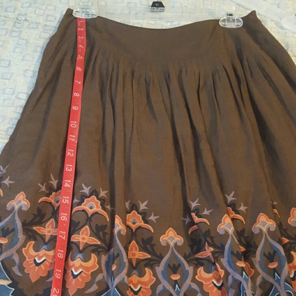 Mid length skirt