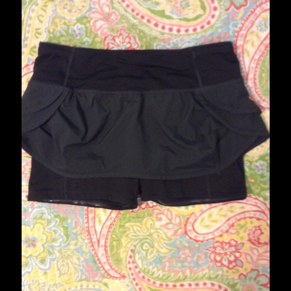 Lululemon Black Ruffled Running Shorts, 6