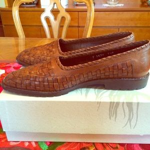 Cole Haan NEW in box Brown Driving Shoes