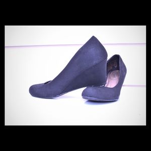 Black wedge closed toe shoes
