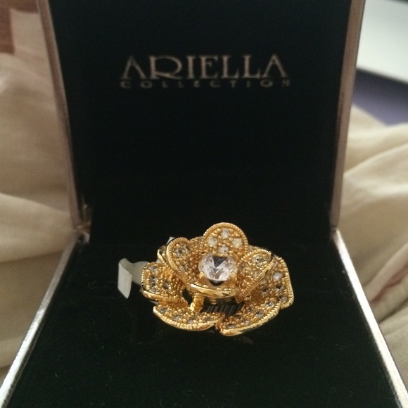 Ariella collection flower ring - Picture 2 of 4