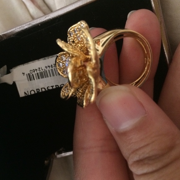 Ariella collection flower ring - Picture 3 of 4