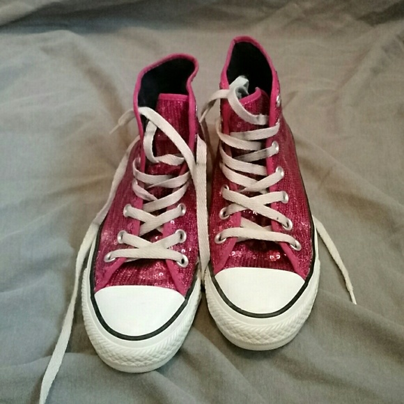 Pink coverse