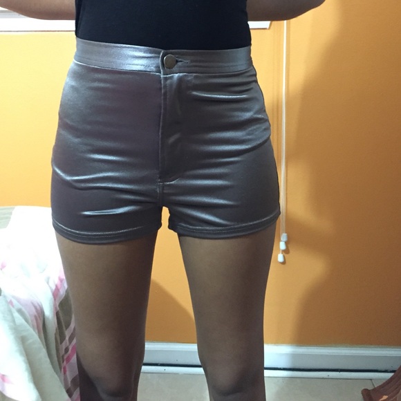 High rise shorts - Picture 3 of 4