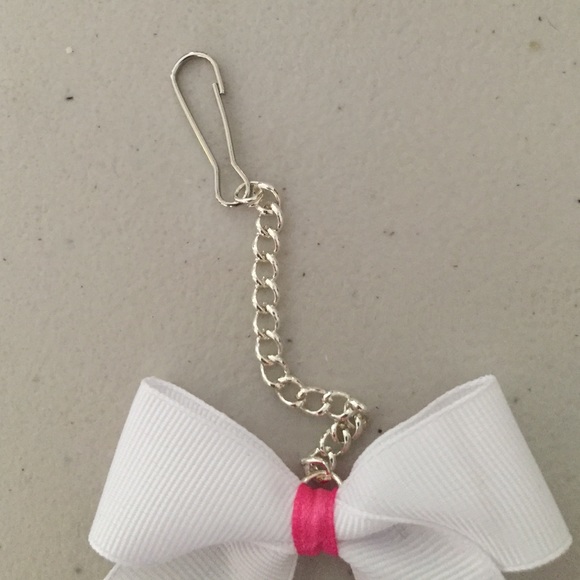 White and pink bow keychain - Picture 3 of 3