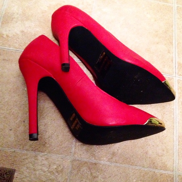 Red Pumps - Picture 2 of 4