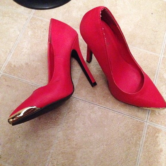 Red Pumps - Picture 3 of 4