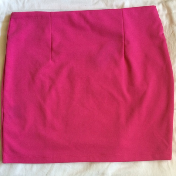 🚫BUNDLED🚫🎉HP🎉 Pink Bodycon Skirt - Picture 3 of 4
