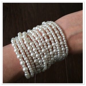 MULTILAYER VARIOUS SIZE PEARL BRACELET FROM WHBM